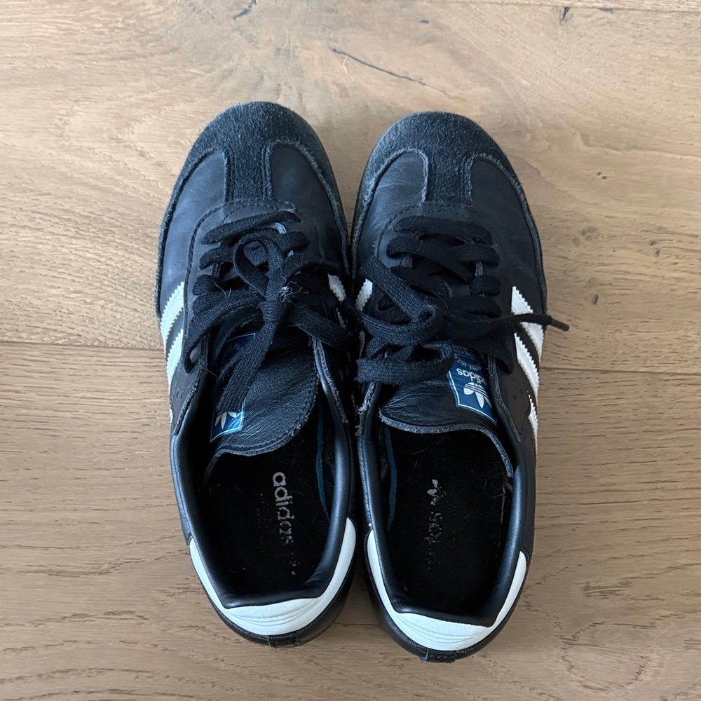 Adidas samba black sneakers size US6 (fits US size 7)